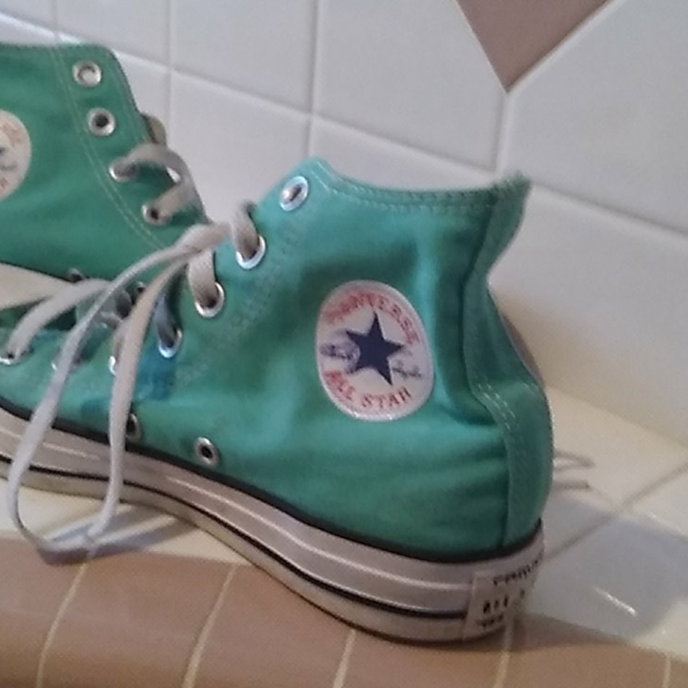 Converses - Picture 2 of 2